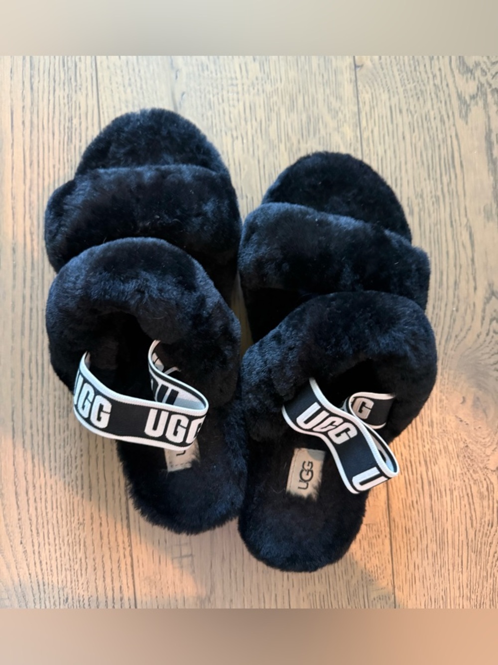 UGG Oh Yeah Slides, Black Sheepskin Sz 8 - Picture 3 of 7
